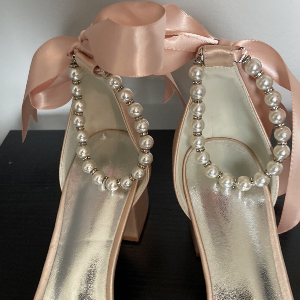 Women’s Champagne open toe 2 1/2” heel, silk, pearls stones SZ10/41 NWOT - Picture 3 of 11